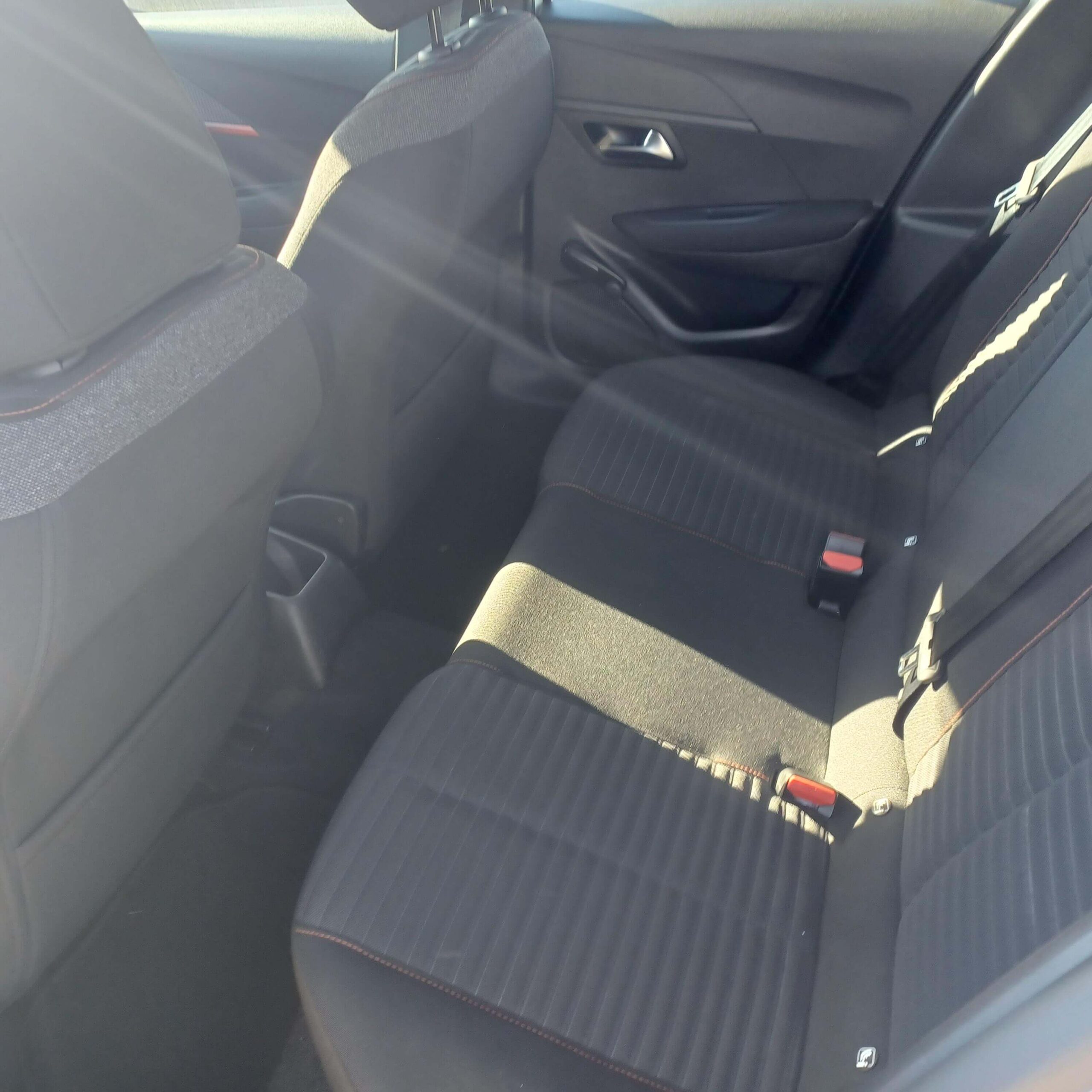 PEUGEOT 208 1.2L PURETECH 55KW ACTIVE (75CV) BERLINA CON PORTÓN MANUAL
