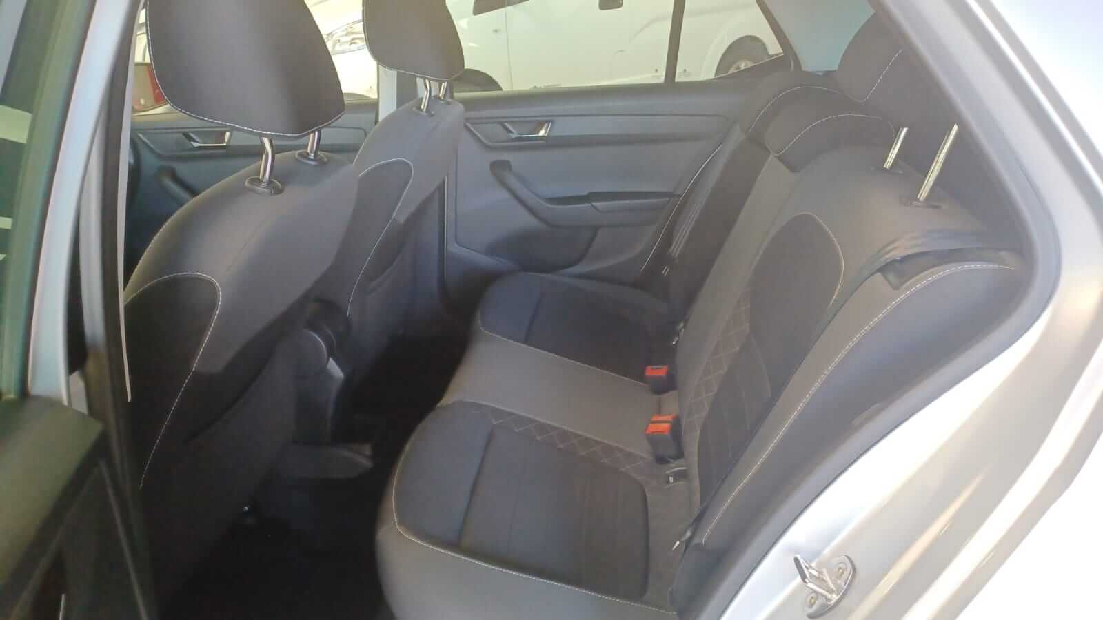 SKODA FABIA 1.0 TSI 70KW AMBITION PLUS (95CV) BERLINA CON PORTÓN MANUAL