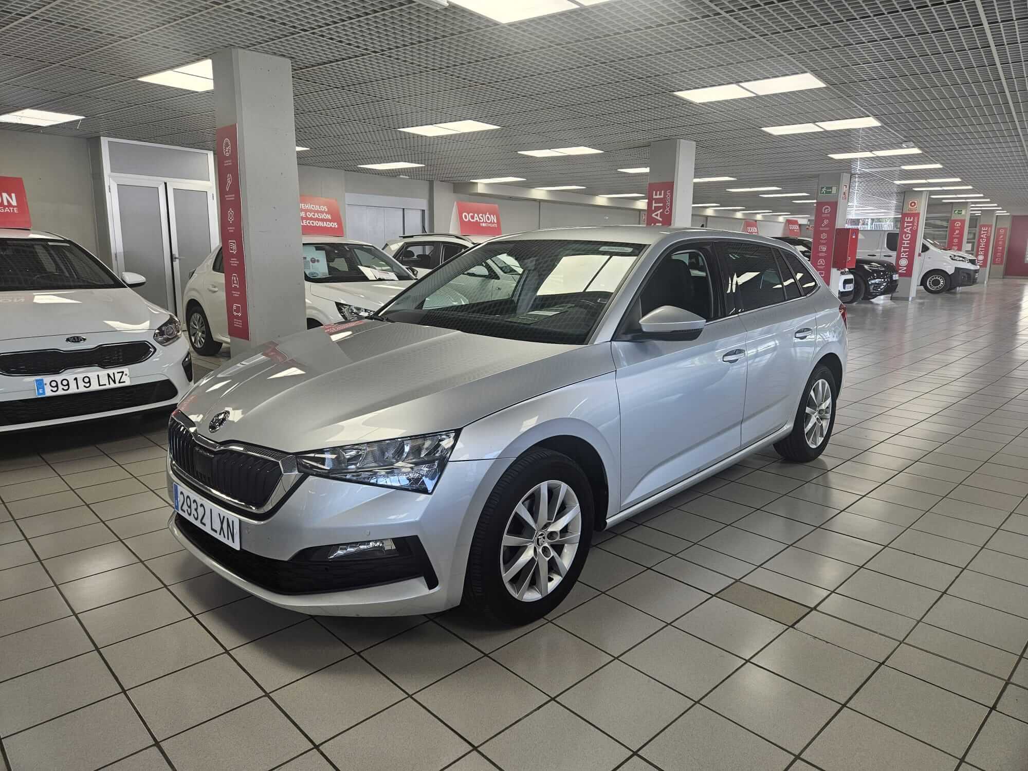 Vehículo SKODA SCALA 1.0 TSI 81KW EMOTION (110CV) BERLINA CON PORTÓN